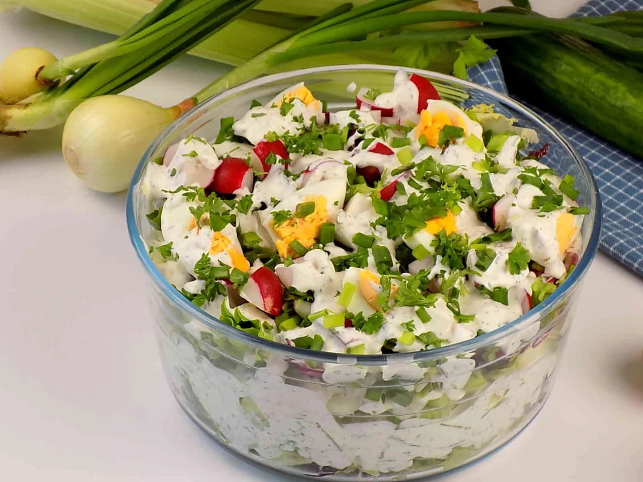 Jak zrobić sałatkę jajeczną - prosty przepis na smaczną przekąskę