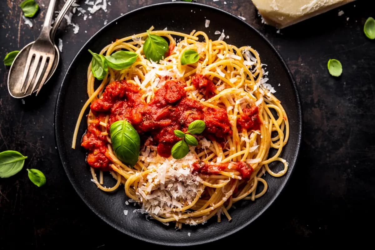 Jak zrobić sos do spaghetti z passaty, który zachwyci smakiem