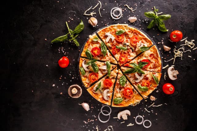 Dlaczego pizza przywiera do kamienia i jak tego uniknąć?