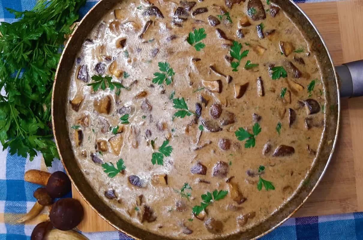 Jak zrobić sos grzybowy z mrożonych grzybów, który zachwyci smakiem