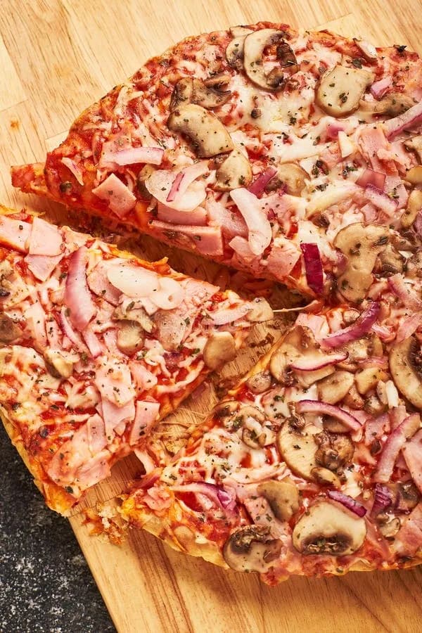 Jak długo piec pizzę mrożoną, aby uniknąć rozczarowania smakiem?